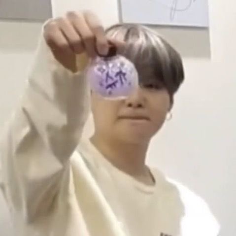 Healinghours7's tweet photo. adorable yoongi — a healing thread https://t.co/67U1tr8TVX
