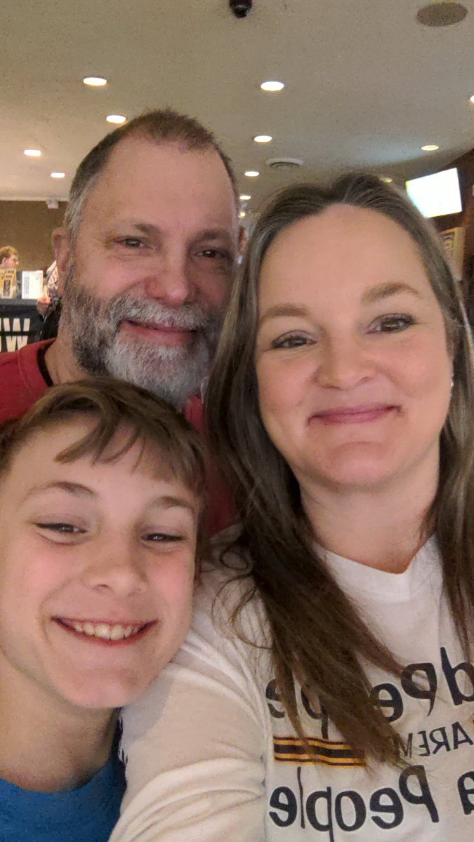 MsBeth0604's tweet image. Having a blast bowling and supporting  Helping Hands 💙💛 #HelpingHands @OFHelpingHands