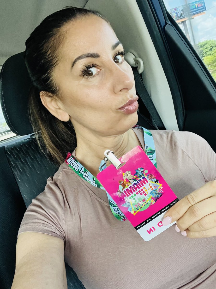 IamAngieO's tweet image. What’s up at #miaminft ?! Uhmm lotsa lots! #nft #wog #crypto #miami #womeninweb3 #journey #ceo #bossbabe #womensupportingwomen #community #mentalhealrh