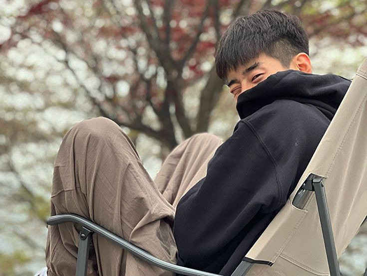 este peloncito quería venir si o si al #𝙸t𝑧·콘서트·𝚈𝑜𝚞⁩ de las bebas y apoyarlas como se debe y el clima esta buenisimo para escaparse un ratito 🤍

⠀⠀—   @ デミアンㅤ𔓘ㅤ 𝙥os𝙩𝙞𝙣𝙜𝄒    !