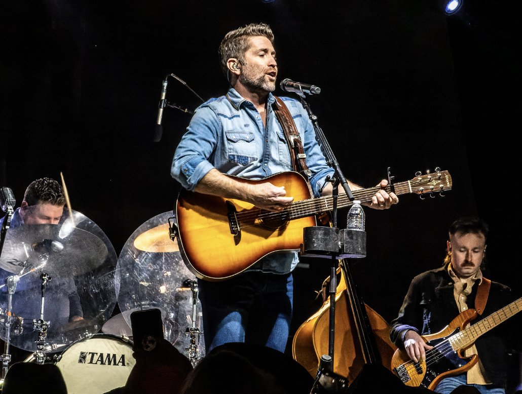 Last weekend there was a #partyinthedesert at the #flyingeranch in #wickenburgarizona and we saw #joshroy #officialhousewhiskey #chanceywilliamsybb and #joshturner. 

#wickenburgaz #wickenburg #countrymusic #countrymusicfestival #travelwritersuniversity #ifwtw1 #sundaymorning