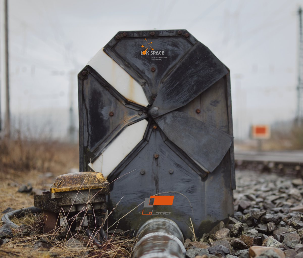 Du willst einen anderen Weg einschlagen!?

Wir bieten dir eine qualifizierte Weiterbildung zum Triebfahrzeugführer oder Wagenmeister (m/w/d).

Besuche unsere Informationsveranstaltungen:

Mo-Fr ab 15 Uhr Online via Teams oder
Jeden Mittwoch ab 15 Uhr an unseren Standorten