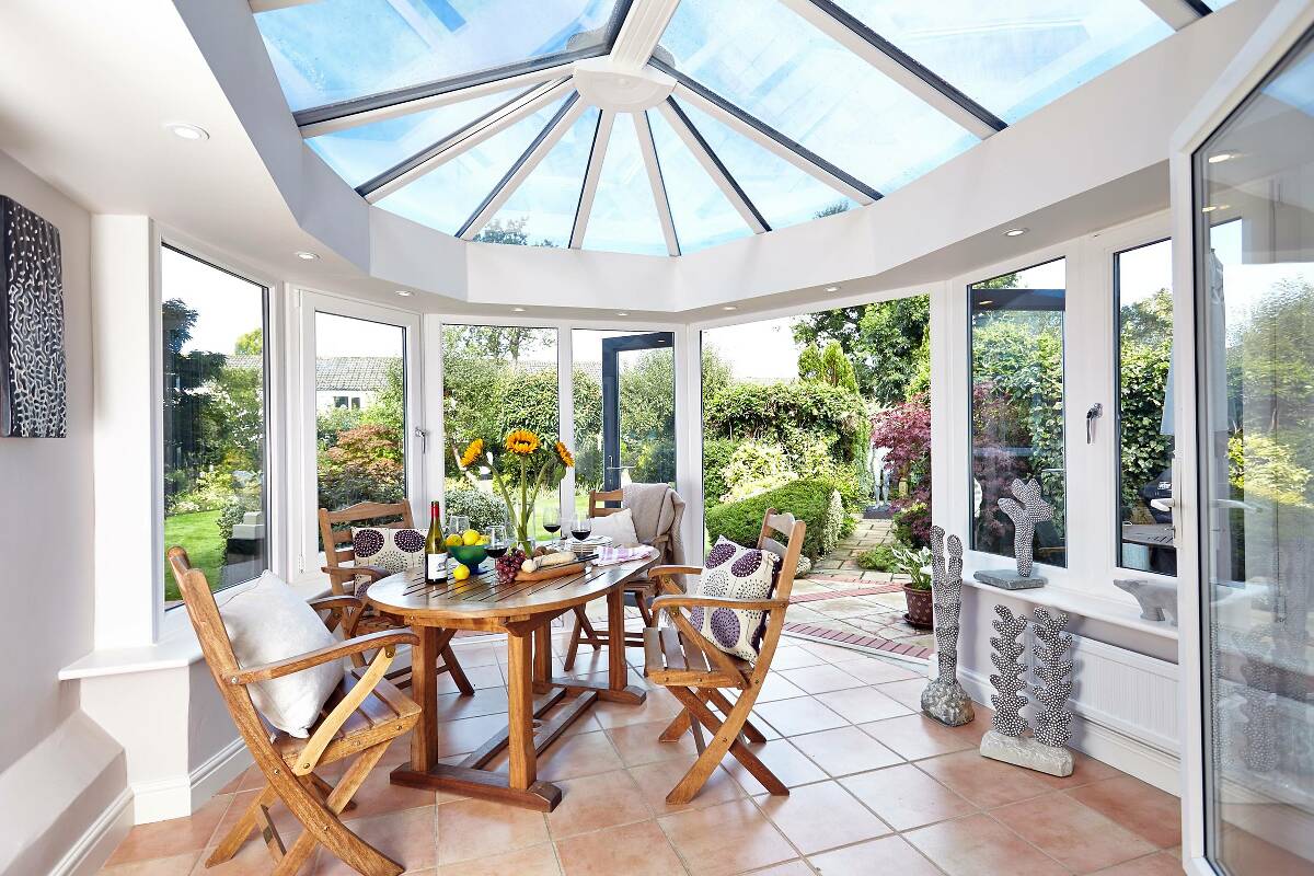 AndyGeschi's tweet photo. To enjoy the weather without getting wet or cold, you should opt for a sunroom. https://t.co/f20MLKgOtY https://t.co/RnyPDQoKwP