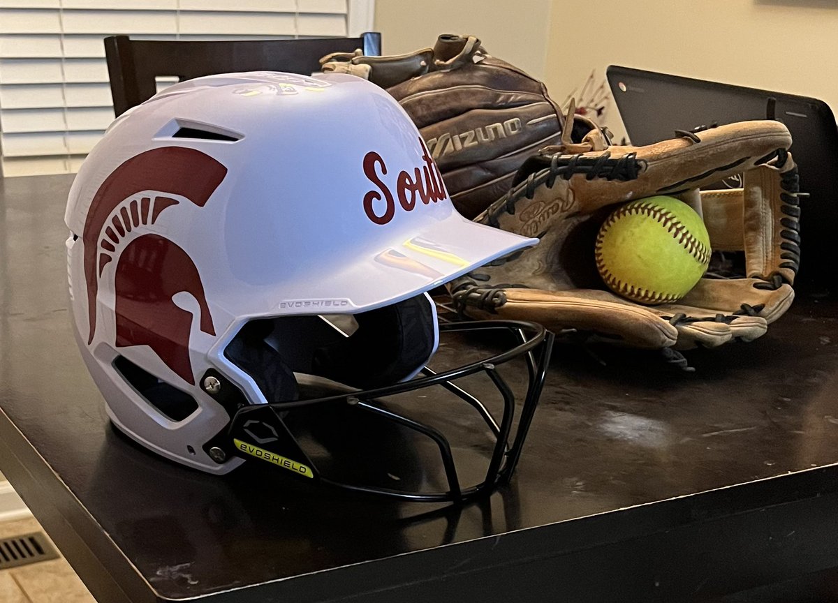 SCHSfastpitch's tweet photo. Got the new helmets. How did we do? @RaginCajuns https://t.co/N0FNf5XekU