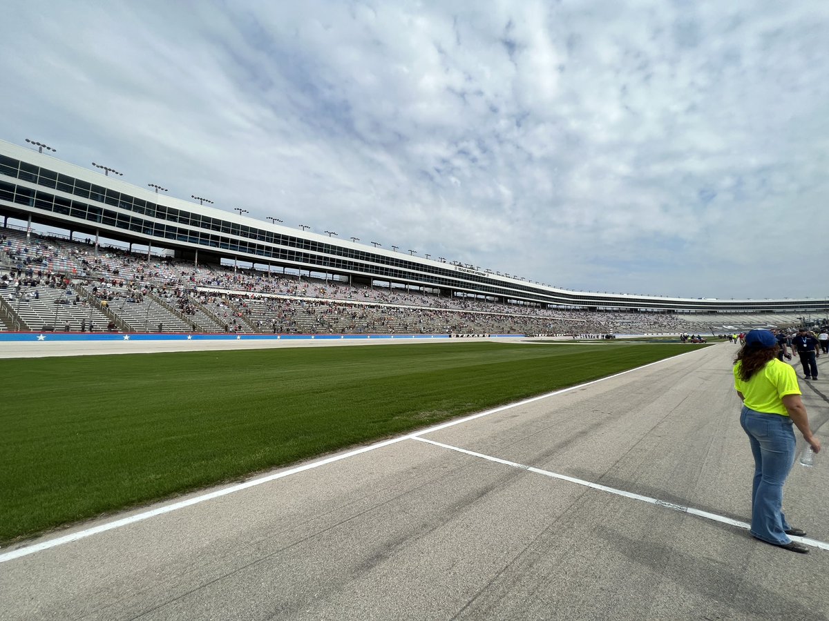 marshallpruett's tweet photo. Respect to the dedicated fans from Texas and elsewhere who’ve come to support IndyCar. Just wish there were more of you. https://t.co/OVgdQRvJ7I