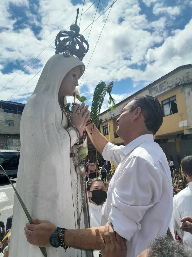 Virgen de Fátima, el día de hoy te pedimos salud y prosperidad para los venezolanos, baruteños y por nuestro municipio.