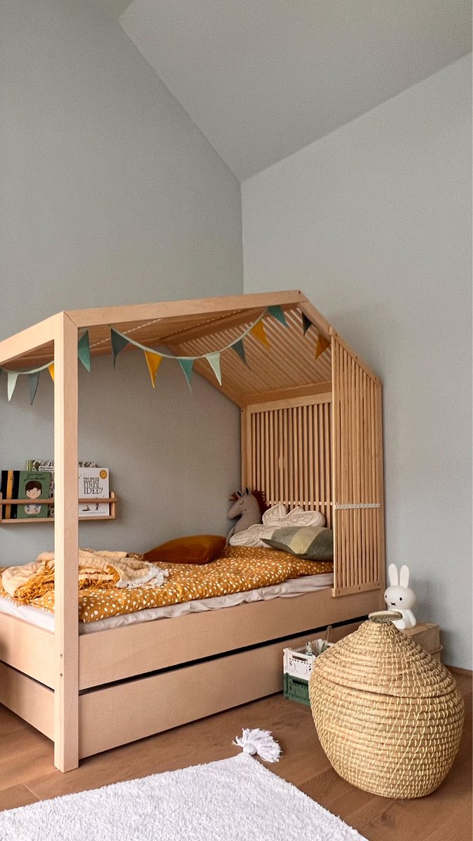 Pastellgrün - lieben wir. Und dann auch noch an Wand und Decke! 
Farbton: K/12-4-11-6/T

Hier gehts zum Beitrag: bit.ly/3JCn18d

#kolorat #wandfarbe #gruen #paint #streichen #malern #wandgestaltung #interior #instahome #instainterior #lustauffarbe