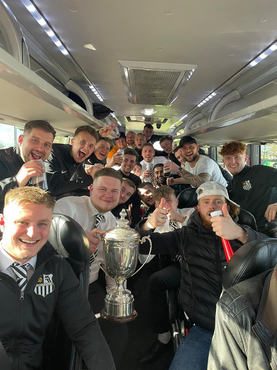 AfcHackleton's tweet photo. What a club😮‍💨🤍🖤 https://t.co/vYzmGc96k0