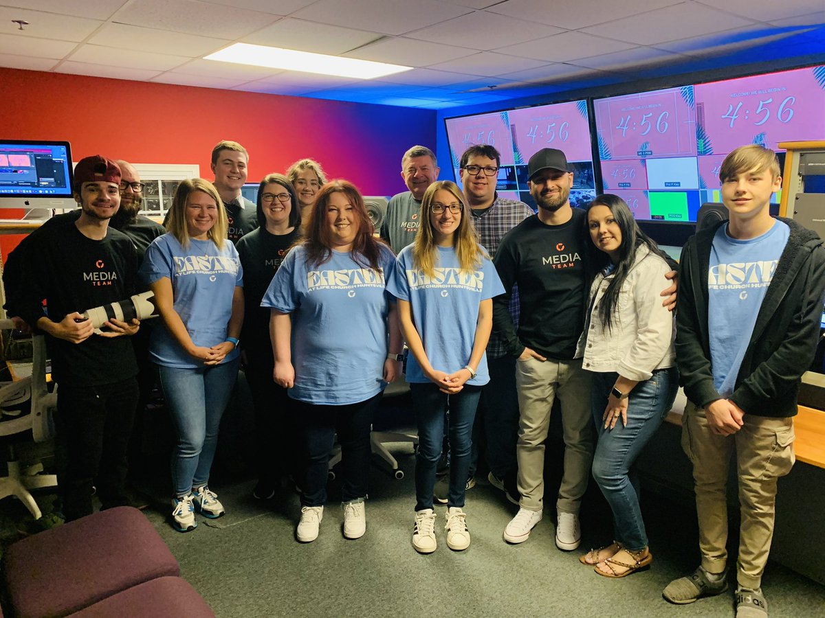 cliffalger's tweet photo. I LOVE my team, these amazing people work so hard behind the scenes with such kind and gentle attitudes. They are all such a joy to work with each and every week! Best team ever! #lchmedia 🎥  📸 👏🏼 https://t.co/tCfq2B1TLI
