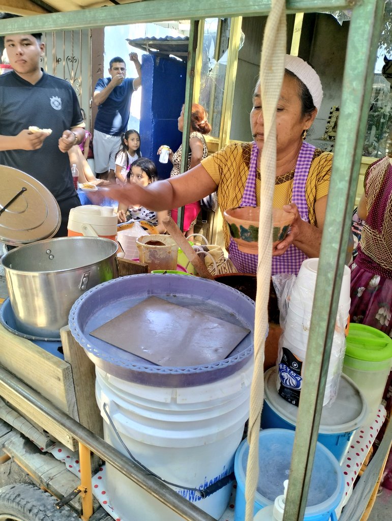 EduOrtegaIbarra's tweet photo. #Panteón Municipal de #Juchitán.
~Yoo Ba' Guidxiguíe~
"Domingo de Ramos".
#Zapoteco #México #Sicarú #Binnizaa #Didxazaa #Nanixhe #LivingMexico #Xhavizende #Zapotec #Bicu #Xhunashi #Pádiúxi #BinniRusidii #BicuHuini #Guetabingui #TotopoGüero #TlayudaNaroba #Oaxaca https://t.co/lyqMrPWqke