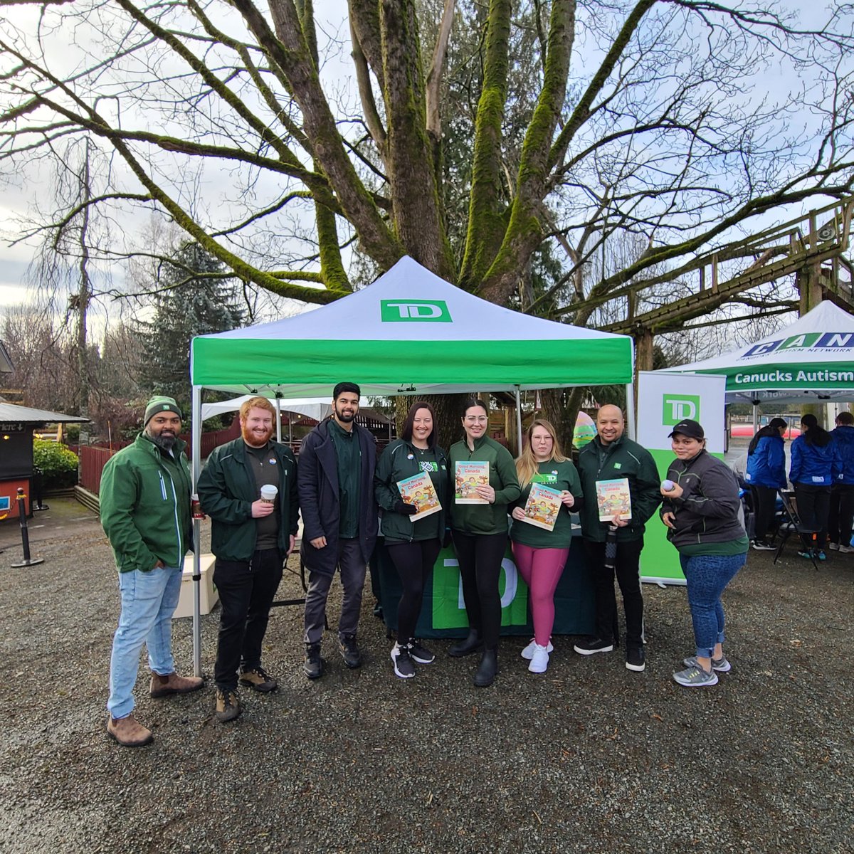Our morning crew out at <a href="/TavesFarms/">Taves Family Farms Applebarn</a> spending time with <a href="/canucksautism/">Canucks Autism Network</a> for their Easter Egg hunt! 
#PacGivesBack
<a href="/AnthonyYu_TD/">Anthony Yu</a> <a href="/juliearmour_td/">Julie Armour</a> <a href="/RajaBanga/">Raja Banga</a> <a href="/lorelynK_22/">Lorelyn Knight</a> <a href="/JustineLinn_td/">Justine Linn</a> @ChristinaSunwoo <a href="/FrancesLeung_TD/">Frances Leung</a>