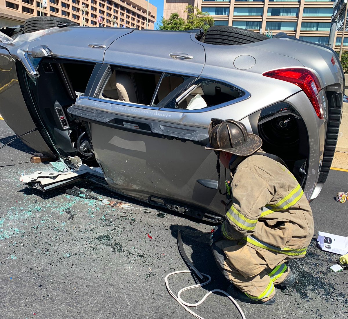 dcfireems's tweet photo. Update crash with vehicle overturned with entrapment N/B I-395 at Maine Ave exit SW. 2 adults extricated by Rescue Squad 1. 2 patients transported non life threatening injuries. Requesting @HumaneRescue for a dog that was inside overturned vehicle. #DCsBravest https://t.co/BERxAWIX8B