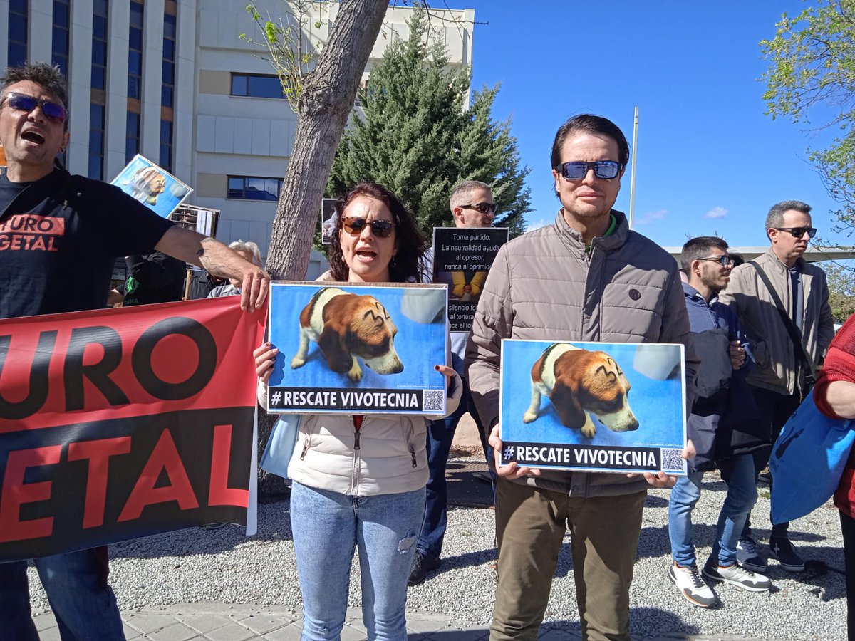 Ayer nos concentramos en las puertas de vivotecnia en contra de la experimentación con animales