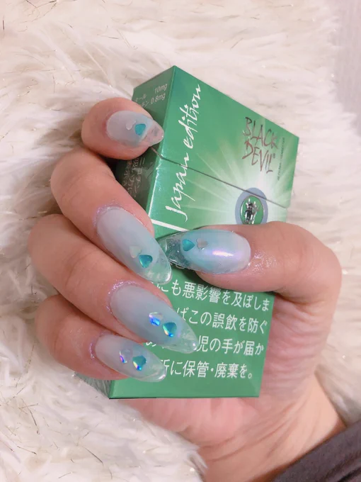 タバコしか持つものがなかったぜ 