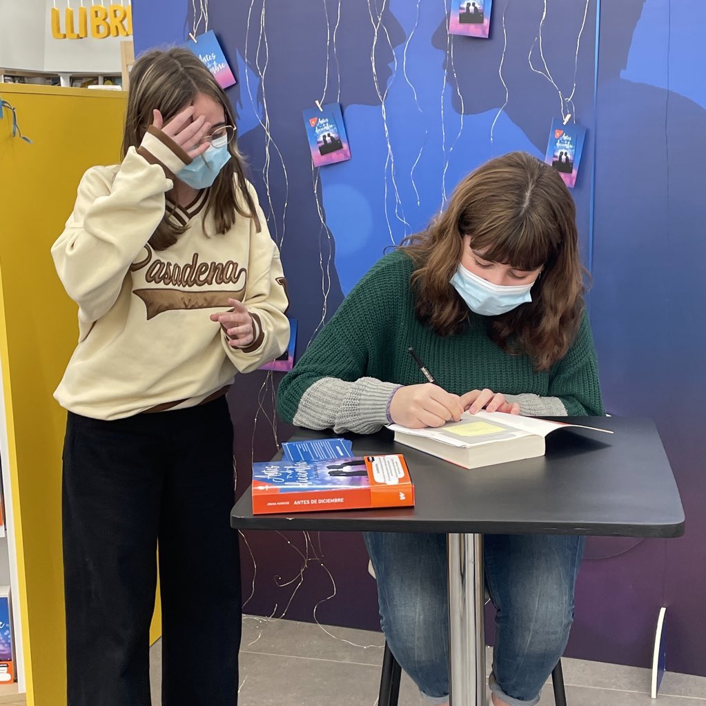 lcgangrrcts's tweet photo. holaa, soy lauraa!! llevo leyendo a joana desde 2021, mis libros favoritos siempre serán etereo &amp; sempiterno, y mis personajes favoritos vic y aiden!! no hablo mucho de joana, pero dicen que soy buena gente, así que aquí estoy!!  #IntegracionTresista @joanamarcusx 💓 https://t.co/VOaK9YDNs6