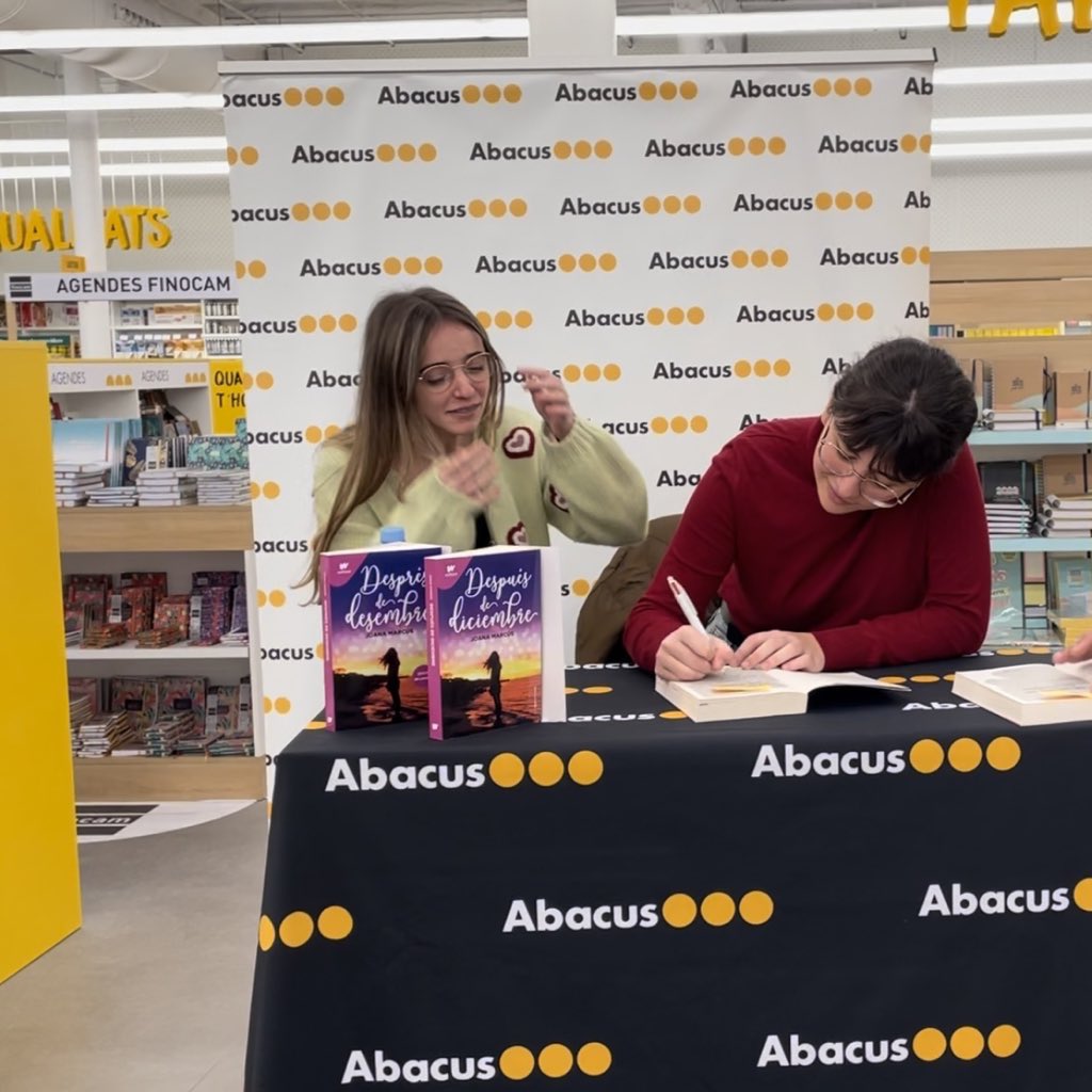 lcgangrrcts's tweet photo. holaa, soy lauraa!! llevo leyendo a joana desde 2021, mis libros favoritos siempre serán etereo &amp; sempiterno, y mis personajes favoritos vic y aiden!! no hablo mucho de joana, pero dicen que soy buena gente, así que aquí estoy!!  #IntegracionTresista @joanamarcusx 💓 https://t.co/VOaK9YDNs6