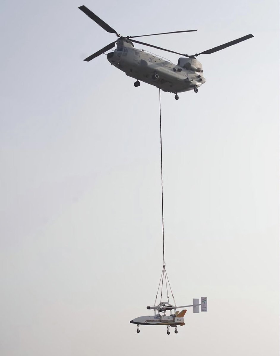 DrBhardwajDelhi's tweet photo. IAF Chinook + ISRO RLV LEX
#IAF #Chinook #ISRO #defece #india https://t.co/Hcn3BGEOLG