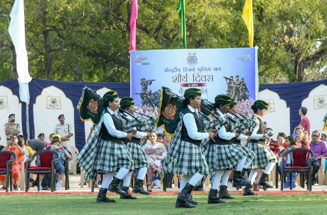 crpfindia's tweet image. Chivalry of the warriors of Sardar Post echoed today in the harmonius melody by CRPF band at Delhi&apos;s de facto culture hub Nehru park.
#crpfindia proudly celebrating valour day on 9th April 2023.