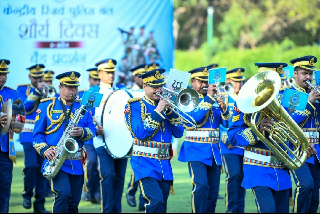 crpfindia's tweet image. Chivalry of the warriors of Sardar Post echoed today in the harmonius melody by CRPF band at Delhi&apos;s de facto culture hub Nehru park.
#crpfindia proudly celebrating valour day on 9th April 2023.