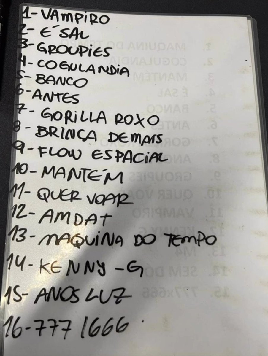 prrluc's tweet image. com essa setlist eu sairia rouco do show