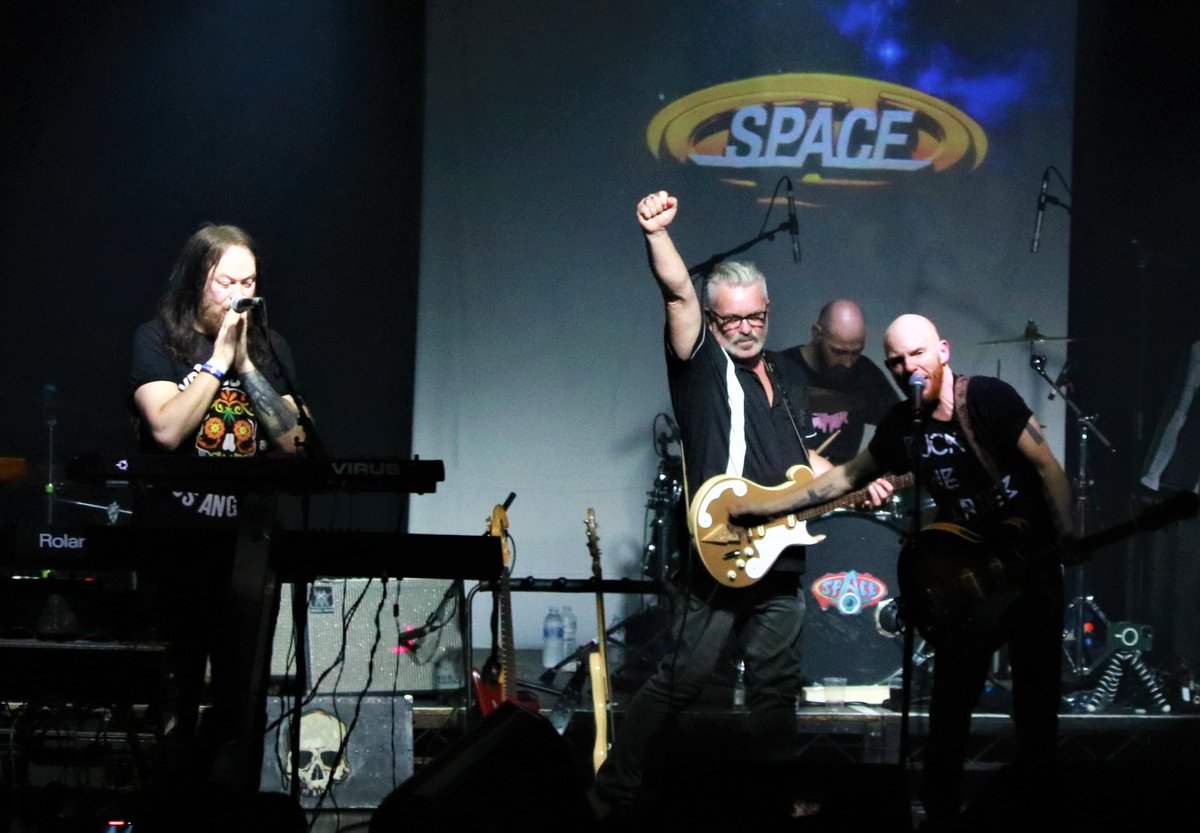 AlienThePa7625's tweet photo. @Nedproper @spacebanduk Great night, just sorting pictures, #spaceband #tinplanet #spiders https://t.co/htdl2IeTVm