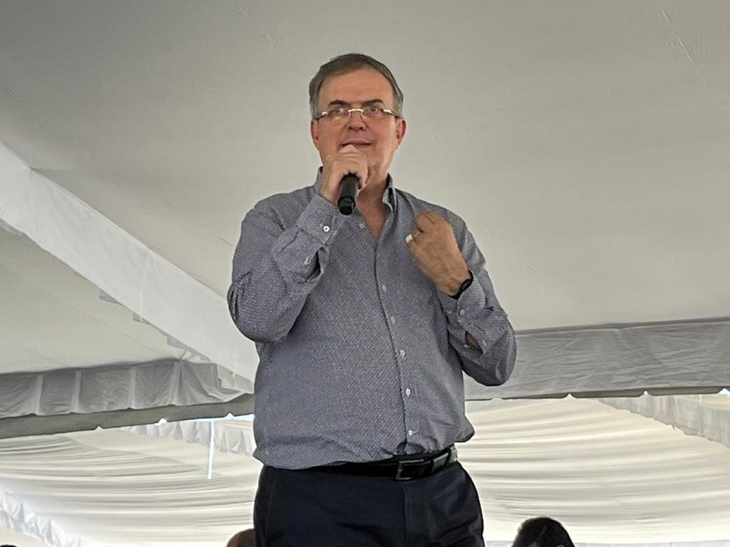LaInmersion's tweet photo. El Cansiller @m_ebrard inauguró el día de ayer una oficina de expedición de pasaportes en #Iztapalapa https://t.co/tUqEtsOLgw