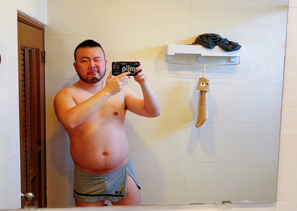 買了一件看起來有點色的居家短褲～