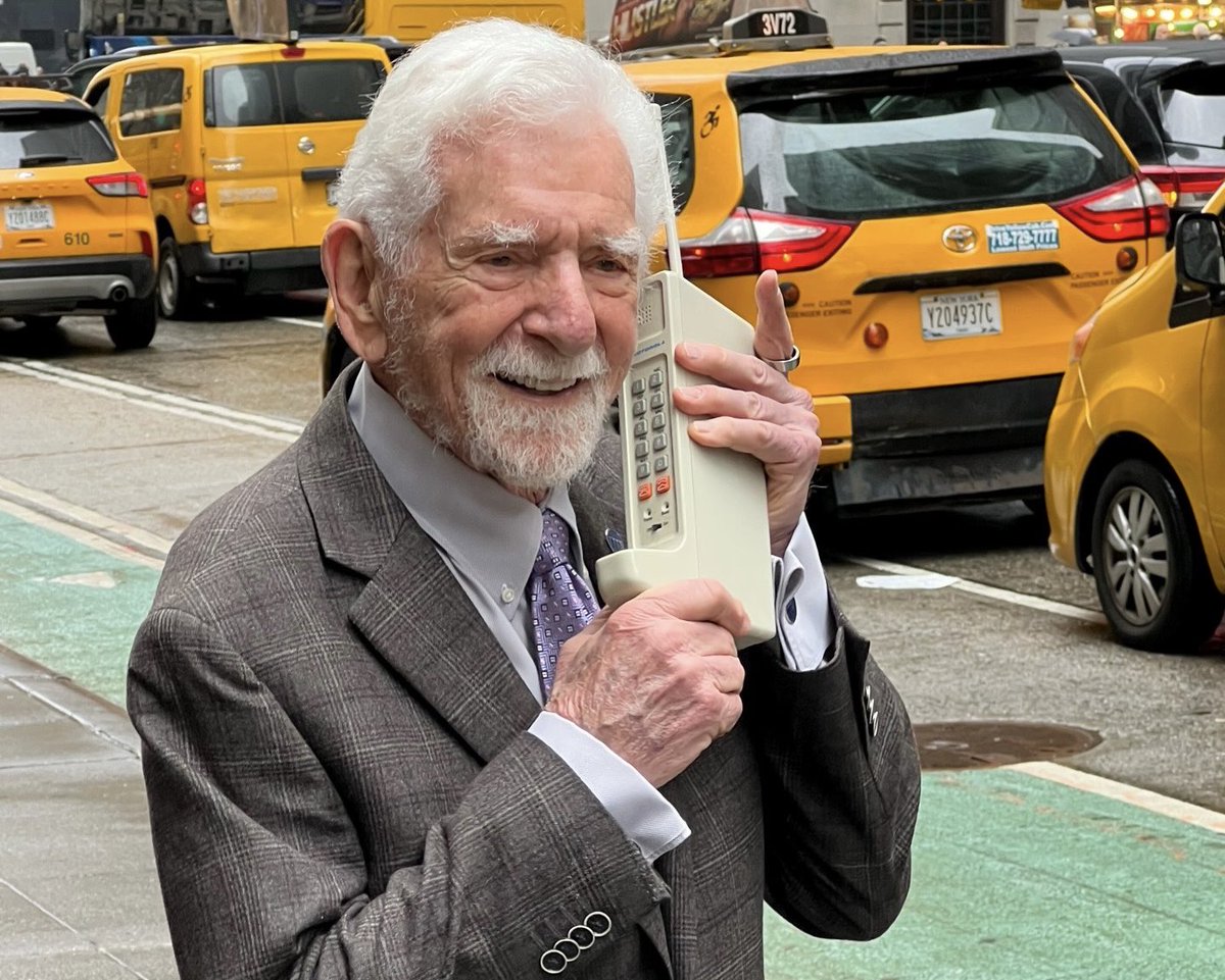 transitwireless's tweet image. On April 3rd, 1973, the very first #cellular phone call was made by Martin Cooper, of Motorola Inc., in #NYC. 

Celebrate the 50th Anniversary of this milestone in a virtual event, hosted by the @wcaorg, this Monday, April 3rd, at 3pm ET! 

Register at lnkd.in/gzB64KaW.