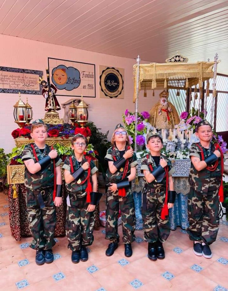 MissYoliPrimary's tweet photo. Los legionarios de la cofradía del @ColegiolaLuna Me encantan!!!! https://t.co/zh76qmcfgn