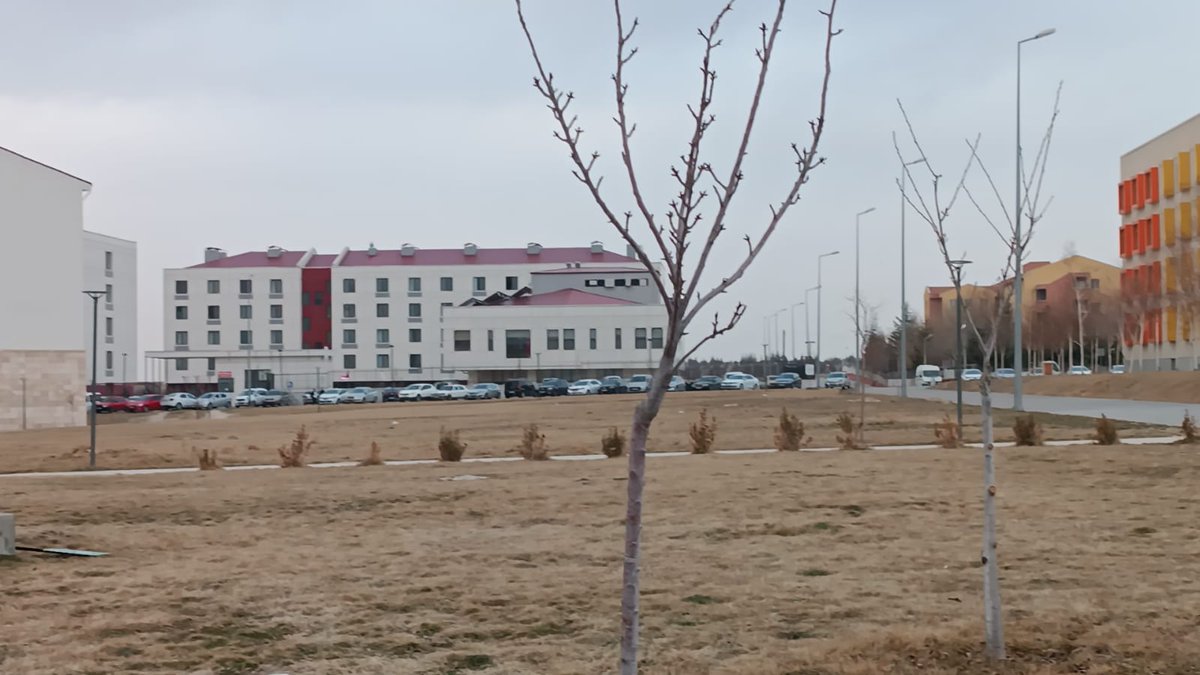 #nigdehibritistiyor
Her üniversite öğrencisinin olduğu gibi bizimde kampüse dönme hakkımız var üniversitesi hibrit açalım <a href="/DrHasanUslu/">Hasan USLU 🇹🇷🥇</a>