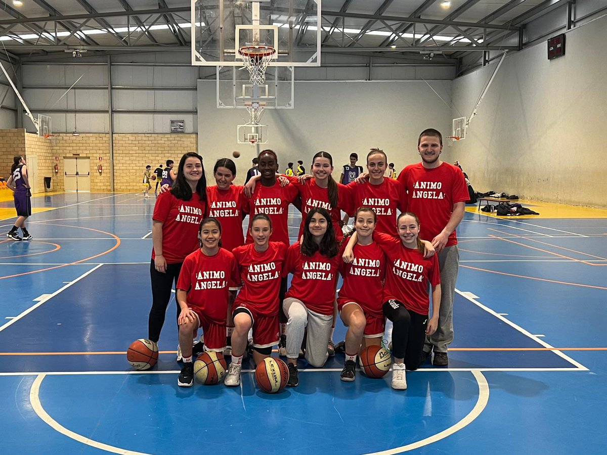 CB_ARABA's tweet image. En el partido de ayer nuestras niñas del #ConetFacility tuvieron un gesto muy bonito con una de sus compañeras, Ángela Silva, que esta pasando por una lesión de rodilla desde hace varios meses. Ánimo Ángela en nada estás otra vez por las canchas dándolo todo!! ✊🏻🥰

#Onedayless