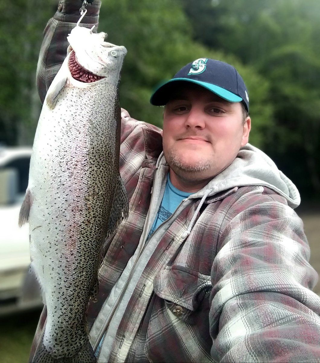 ADriftingNerd's tweet photo. @BuschBeer #BuschFishOffSweepstakes #BuschTrout https://t.co/SMeJbQ9wt3