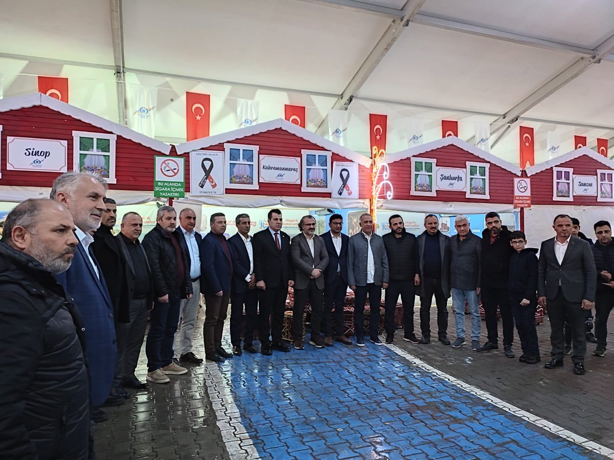 Elbistander's tweet photo. #Sultangazi #Ramazan Etkinlikleri Çadırı #Kahramanmaraş  standımızda bizleri ziyaret eden Sultangazi Belediyesi  Başkanı #AbdurrahmanDursun Araştırmacı Yazar #SıtkıArslanhan , tüm dostlara ve hemşehrilerimize teşekkür ederiz.
#Elbistan
#Kahramanmaraş
#İstanbul https://t.co/zsD0HTALeW