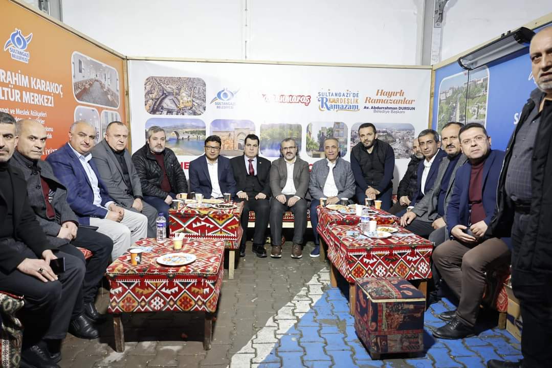 Elbistander's tweet photo. #Sultangazi #Ramazan Etkinlikleri Çadırı #Kahramanmaraş  standımızda bizleri ziyaret eden Sultangazi Belediyesi  Başkanı #AbdurrahmanDursun Araştırmacı Yazar #SıtkıArslanhan , tüm dostlara ve hemşehrilerimize teşekkür ederiz.
#Elbistan
#Kahramanmaraş
#İstanbul https://t.co/zsD0HTALeW