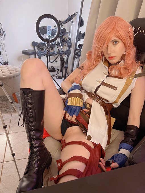 Comment "hey", or I will block u https://t.co/dwqUeXUkLm