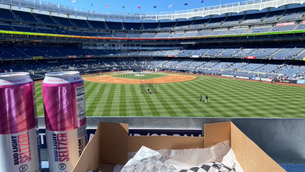 Come say hi game 3 let’s get this dub #Yankees #RepBX <a href="/RadNickski/">Nick</a> 🧢⚾️🔥💪