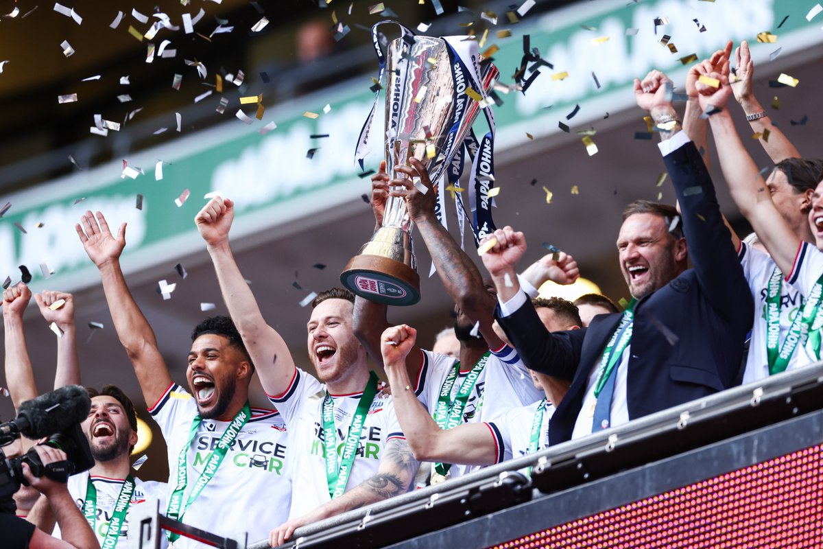 EFLTrophy's tweet photo. The biggest winning margin ever in a Papa Johns Trophy Final! 

@OfficialBWFC 👏

#EFL | #PapaJohnsTrophy https://t.co/Uo6Tq1OAkS
