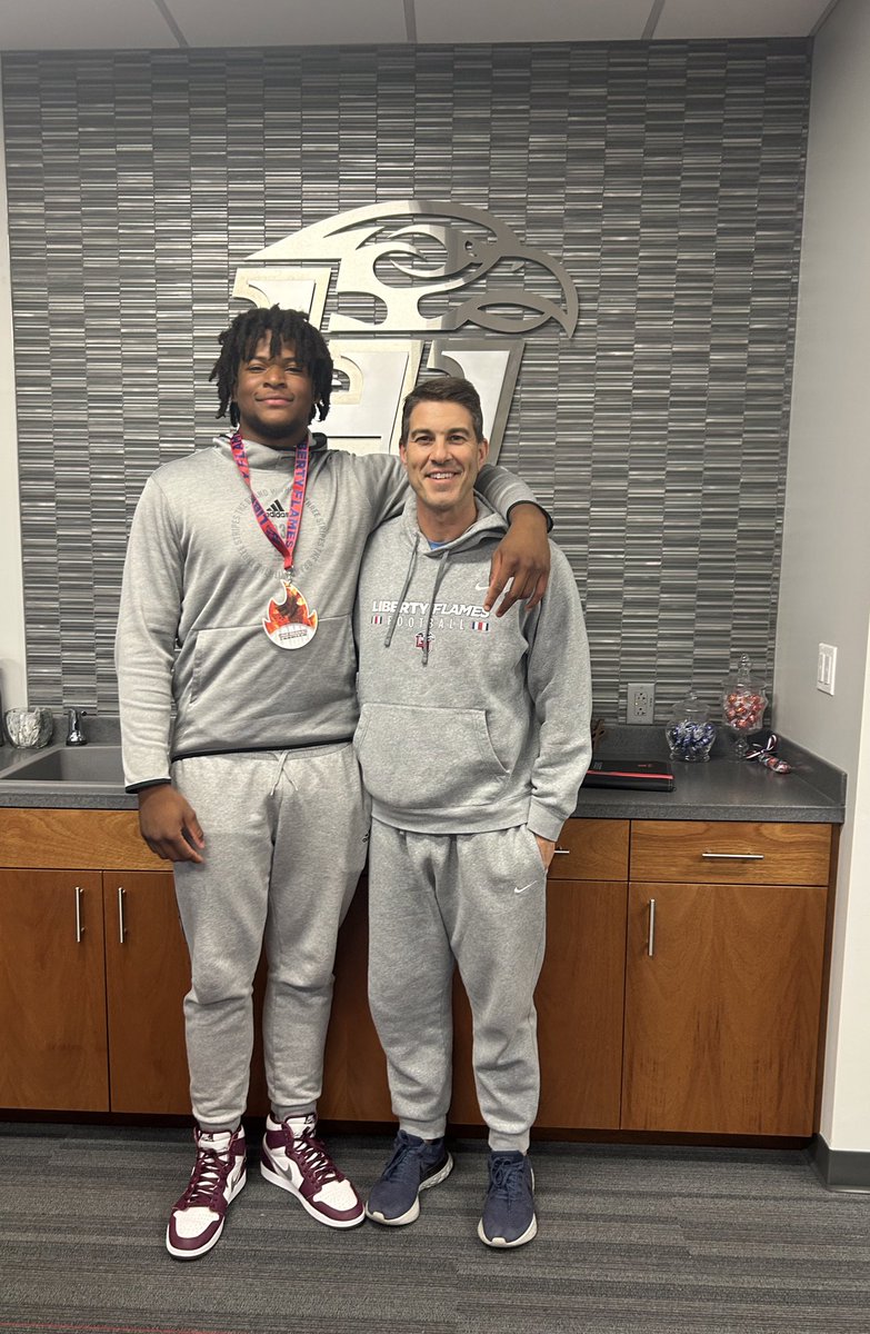 umarrockhead's tweet photo. Enjoyed a great visit this past Friday to @LibertyFootball !! Thank you for the invite and hospitality!! @CoachChadwell @coachbilldurkin @coachcarter63 @jenntull @ToCreek https://t.co/c2bkQEdLDW