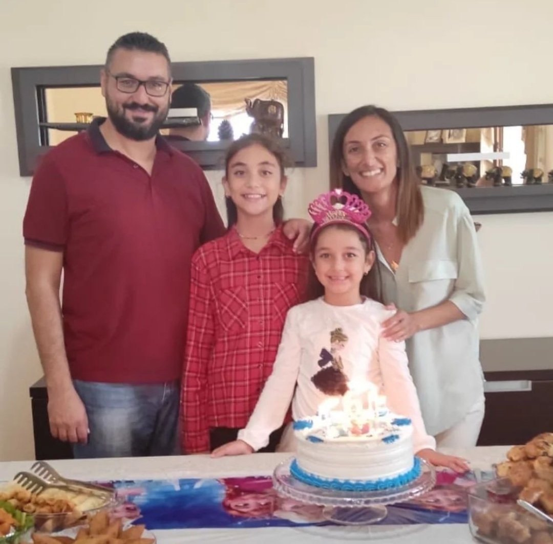 Tatlı gülüşü, içten bakışlarıyla fotoğrafta gördüğünüz bu güzel kızın adı Elvin Çavdır ve ben size onun hikayesini anlatacağım çünkü hikayesi anlatılan bir insan yaşamaya devam eder.

Elvin, 11 Aralık 2010 günü dünyaya geldi. Lakabı Elvo’ydu.
Çok saygılı, çok kibar bir çocuktu