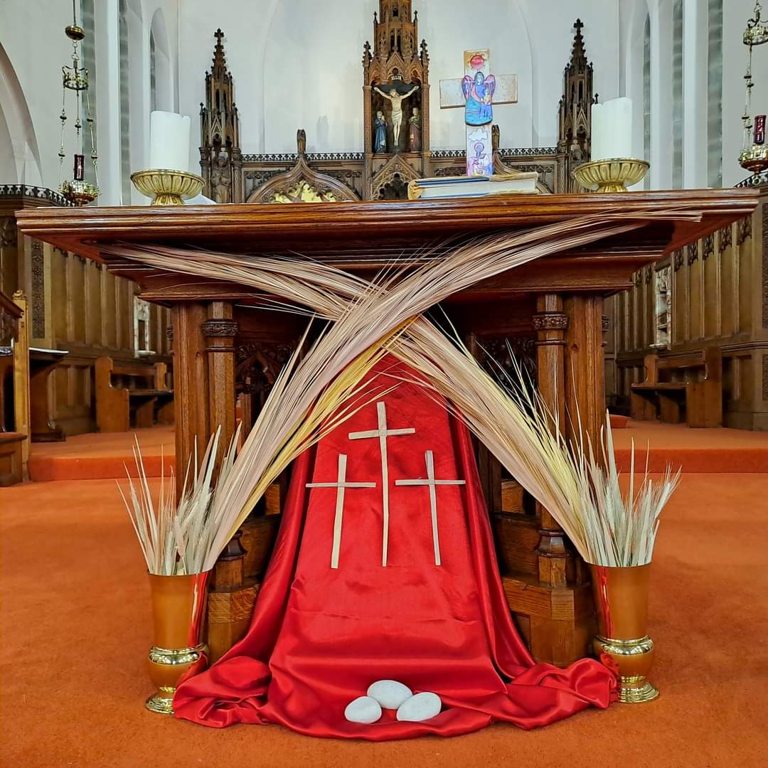 Our #EasterTriduum Masses: Maundy Thursday 7pm; Good Friday Children's #StationsOfTheCross 10.30am, Mass 3pm; Saturday Easter Vigil 8pm; Easter Sunday 9.30am & 11am. @HolyFamilyCP @ololprimary @ctksouthport @AnimateYouth @lpoolcatholic @PicCatholic @AndrewBrownEdit @Seftonhour