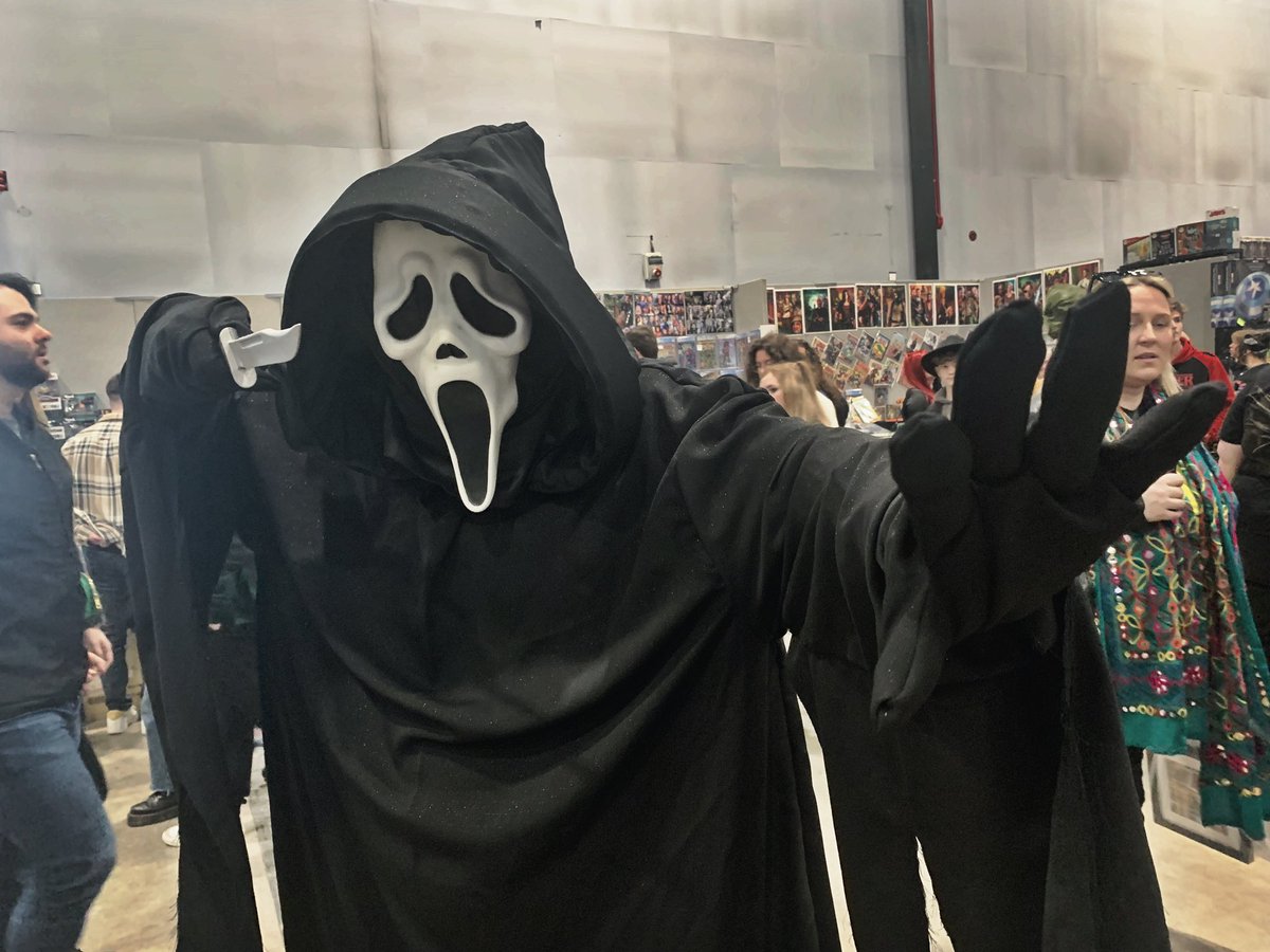 ChrisStoneFilms's tweet photo. Had a great day at #LiverpoolComicCon. Steph made me  #GhostFace robes! 🔪 https://t.co/IPASKDWSMF