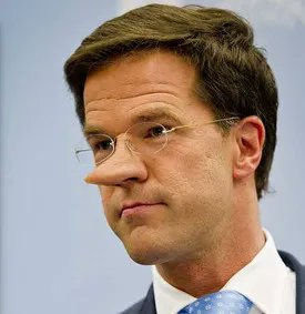 dennis_collie's tweet photo. ik val met deze foto in herha,🥳dus eh mark,trek je plan en  stap op🥳ps een heerlijk voetbal weekend🥳😂🍻😂🙏 #persconferentie https://t.co/4m55Fc4bZ3