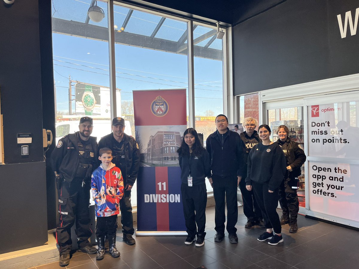 <a href="/TPS11Div/">11 Division</a> Cram-A-Cruiser food donation event today!   @ 3671 Dundas St West -Thank you <a href="/LoblawsON/">Loblaws</a> for helping us collect food for our community @TpsLambtonNCO <a href="/westonpelhamnco/">Debra Young</a>