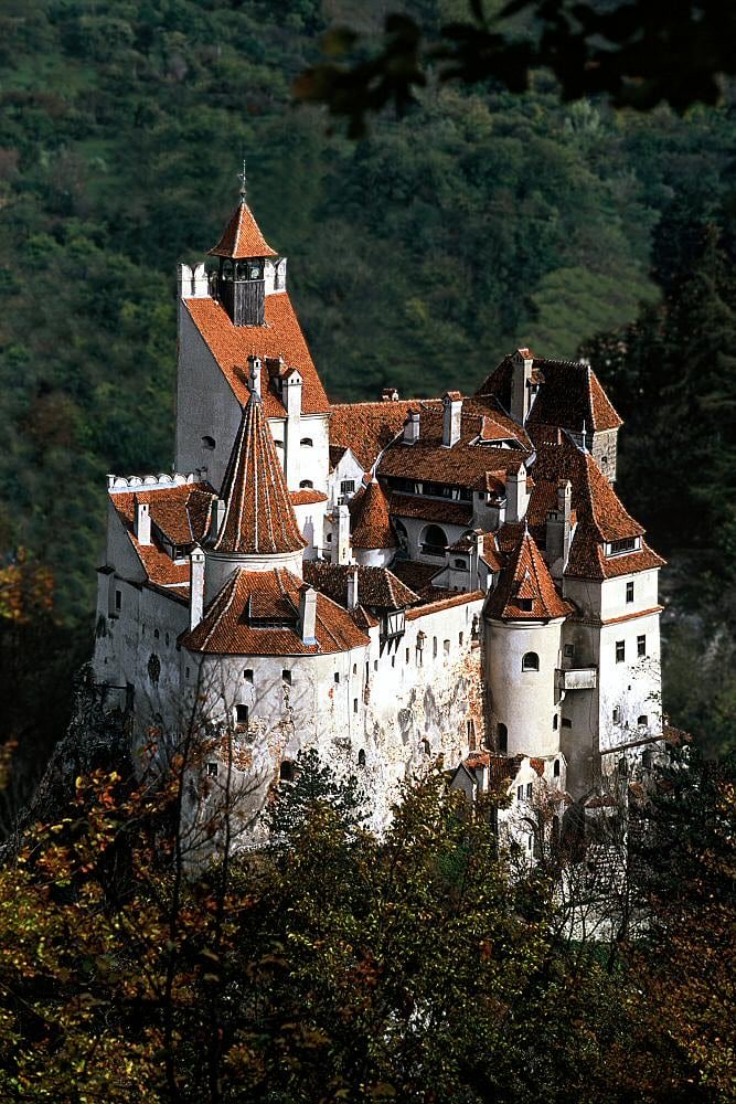 john_velde's tweet photo. Bran Castle Romania 🇷🇴 https://t.co/20bOlkKX7H