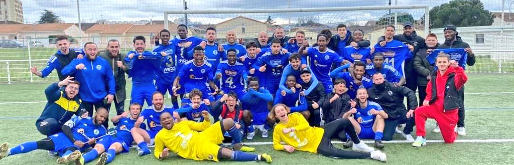 EsbFoot's tweet photo. Faiiiiirrrreeeee du #BUXEROLLES 
BRAVO A TOUS LES JOUEURS ET STAFF 
GRAND CHELEM CE WE 💙🤍💙
R3 Victoire 3 0 @AubinrorthaisES 
D4 victoire 3 0 #Coulombiers 
#ilovethisgame https://t.co/DCsJEgzEmX