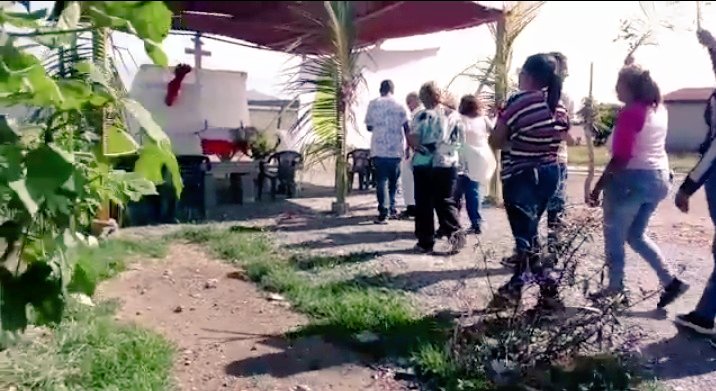 #DomingoDeRamos
En nuestra capilla de San Miguel Arcángel
Celebrando la entrada triunfante demuestro señor Jesucristo 🌿🕊️