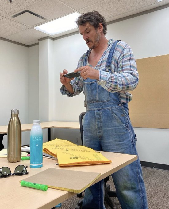 This is 2023s sexiest man alive... just remember that when we get to November &amp; its announced
oh Pedro Pascal