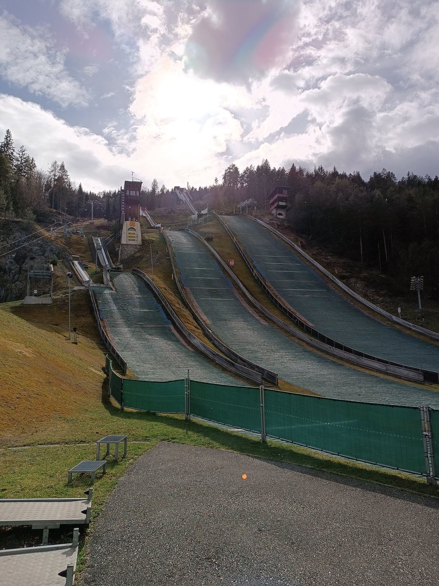 Kamil_Robuta's tweet photo. Wyjazd w pełni skokowy 😁 Niedaleko #Planica jest #Villach, miejsce, w którym nasza drużyna była na podium zanim to było modne 😅 #skijumpingfamilly #skokoholicy https://t.co/mkV9OHs0aU