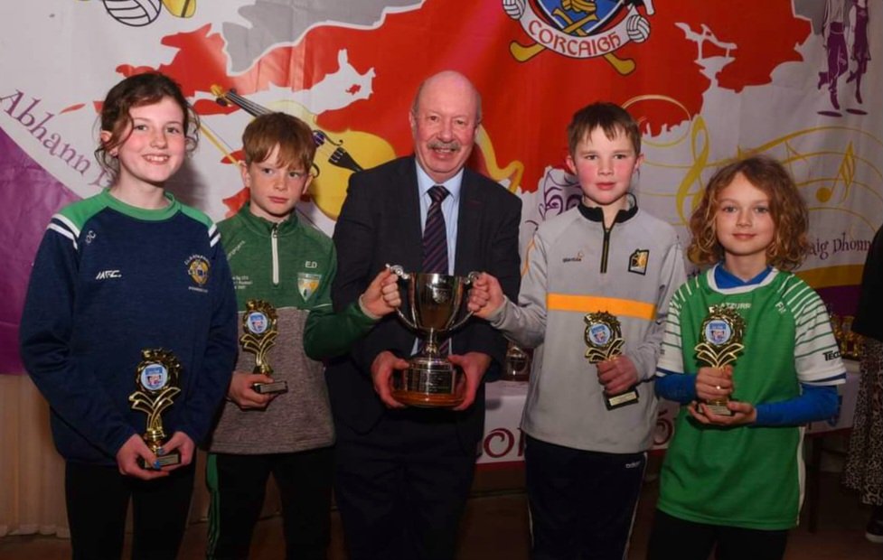 BMSport4's tweet photo. Tony McAuliffe Cork Scor Chairman with   @AghadaGAA Trath NA gCeist winning team  members A O Connor, E Dean, S Day &amp; F Musgrave Representing @Aghadacamogie Pupils at Aghada NS After the were crowned county Scor Na nOg Paisti County champions in Ovens yesterday Well done everyone https://t.co/g3ePhy21ka