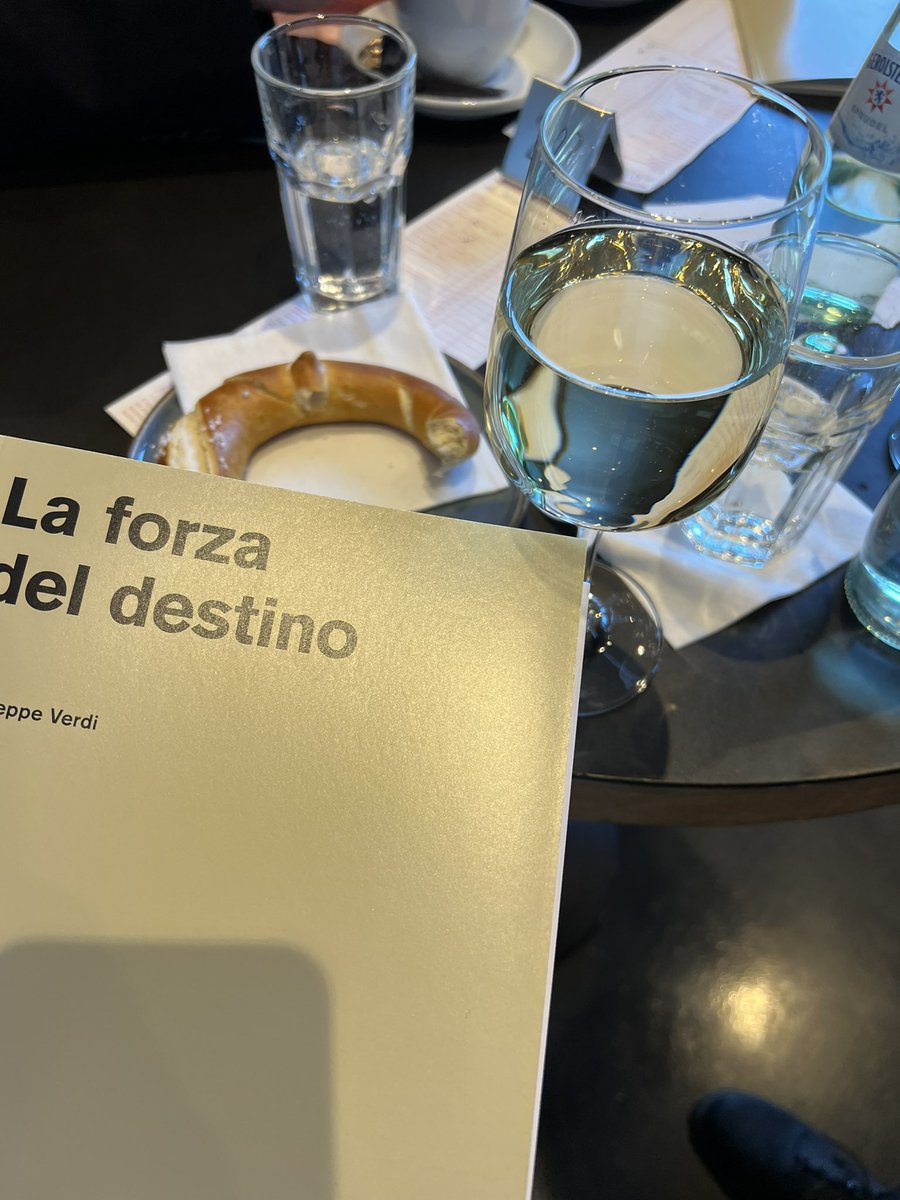 LorenzoSkade's tweet photo. “La forza del destino” 🎶🥨🍷 #Verdi #Castorf #deutscheoper https://t.co/7gGz4YJYML